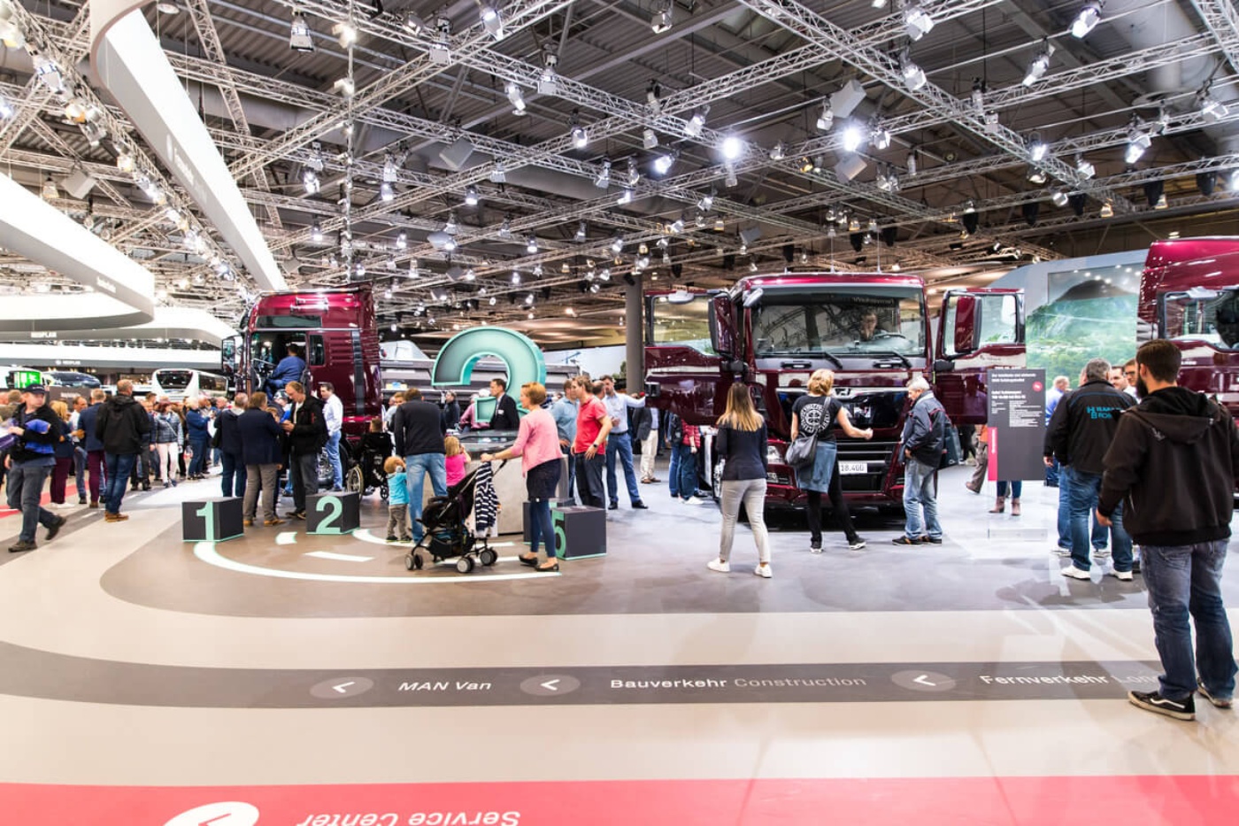 Besucherhalle auf der IAA