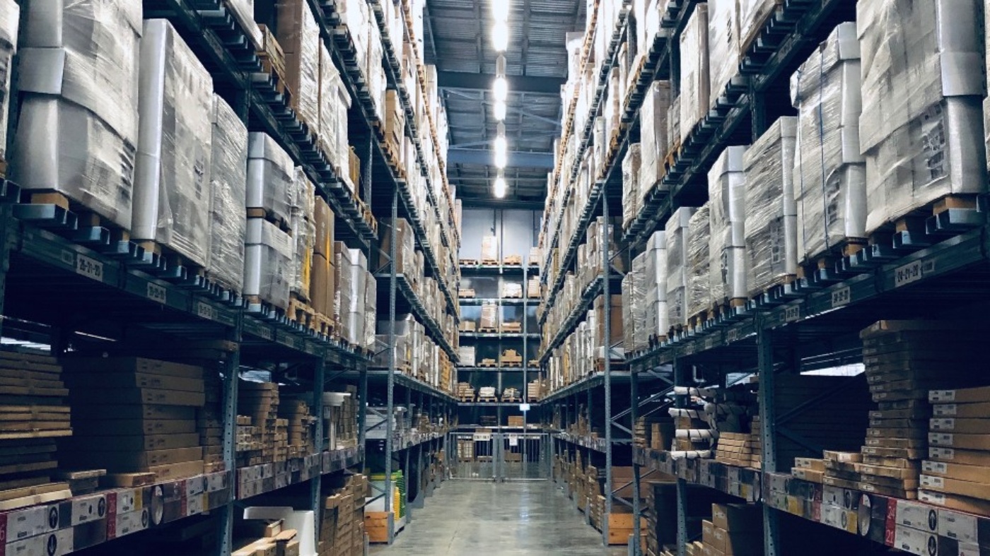 Lagerhalle_Hochregale_Photo by Ruchindra Gunasekara on Unsplash
