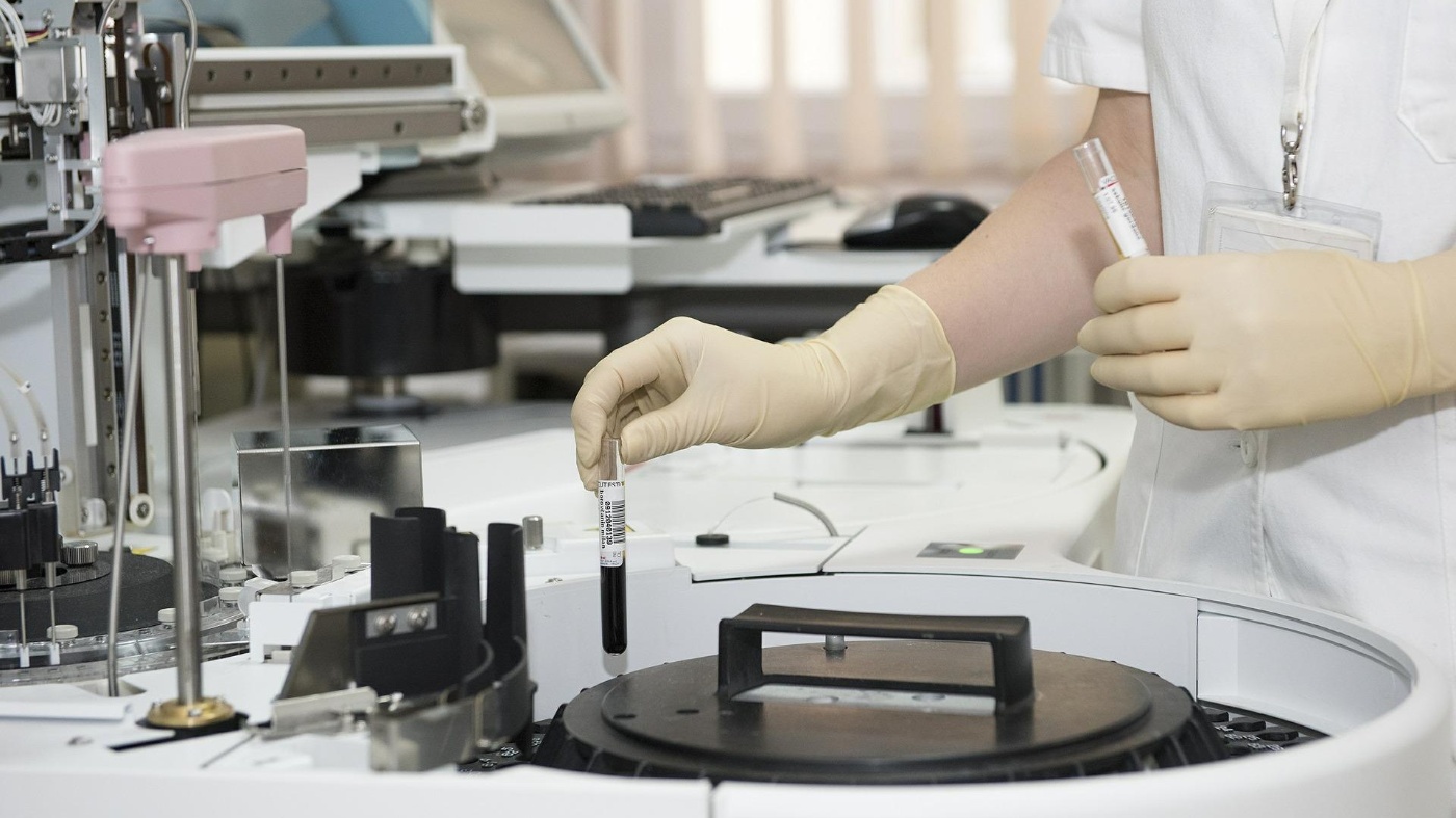 Sensitive medical devices need special protection from damage during transport. Photo Darko Stojanovic / Pixabay
