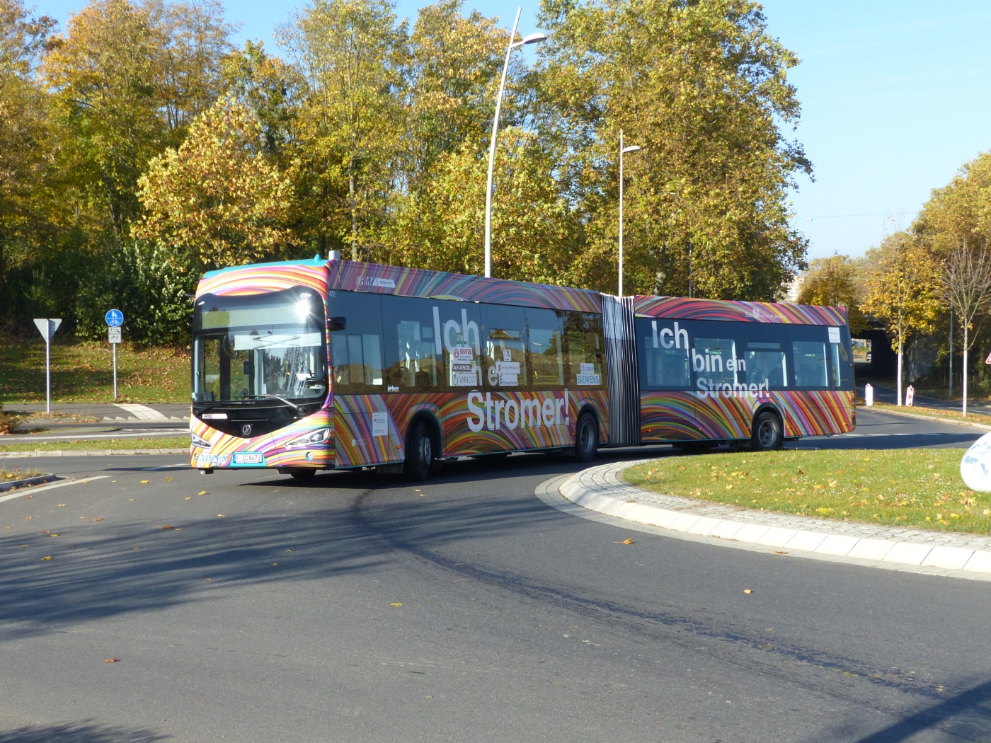 Bus im Kreisverkehr