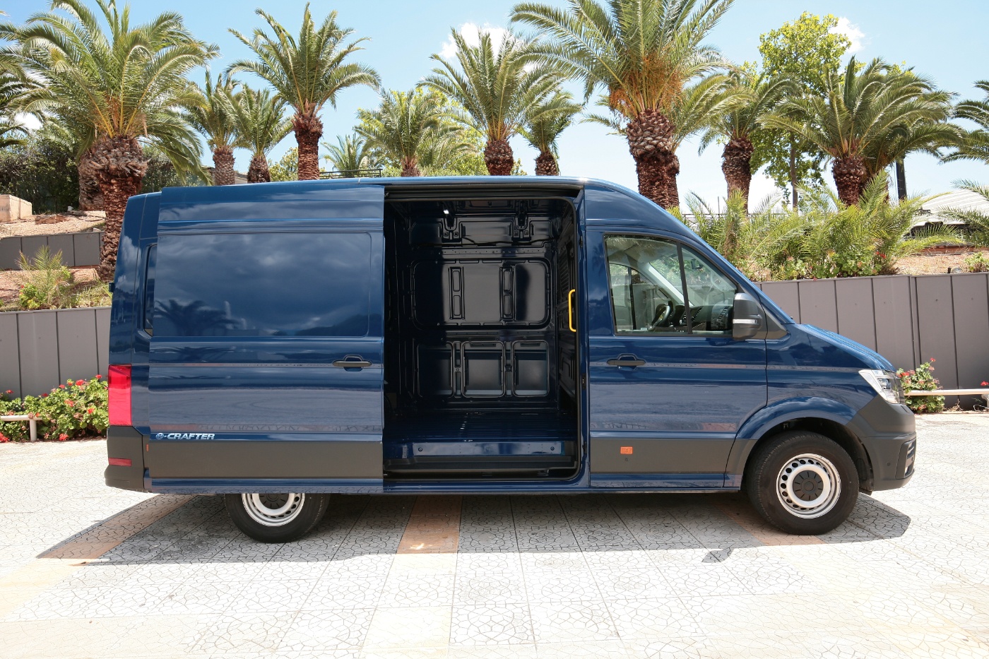 Seitenaufnahme eines Transporters