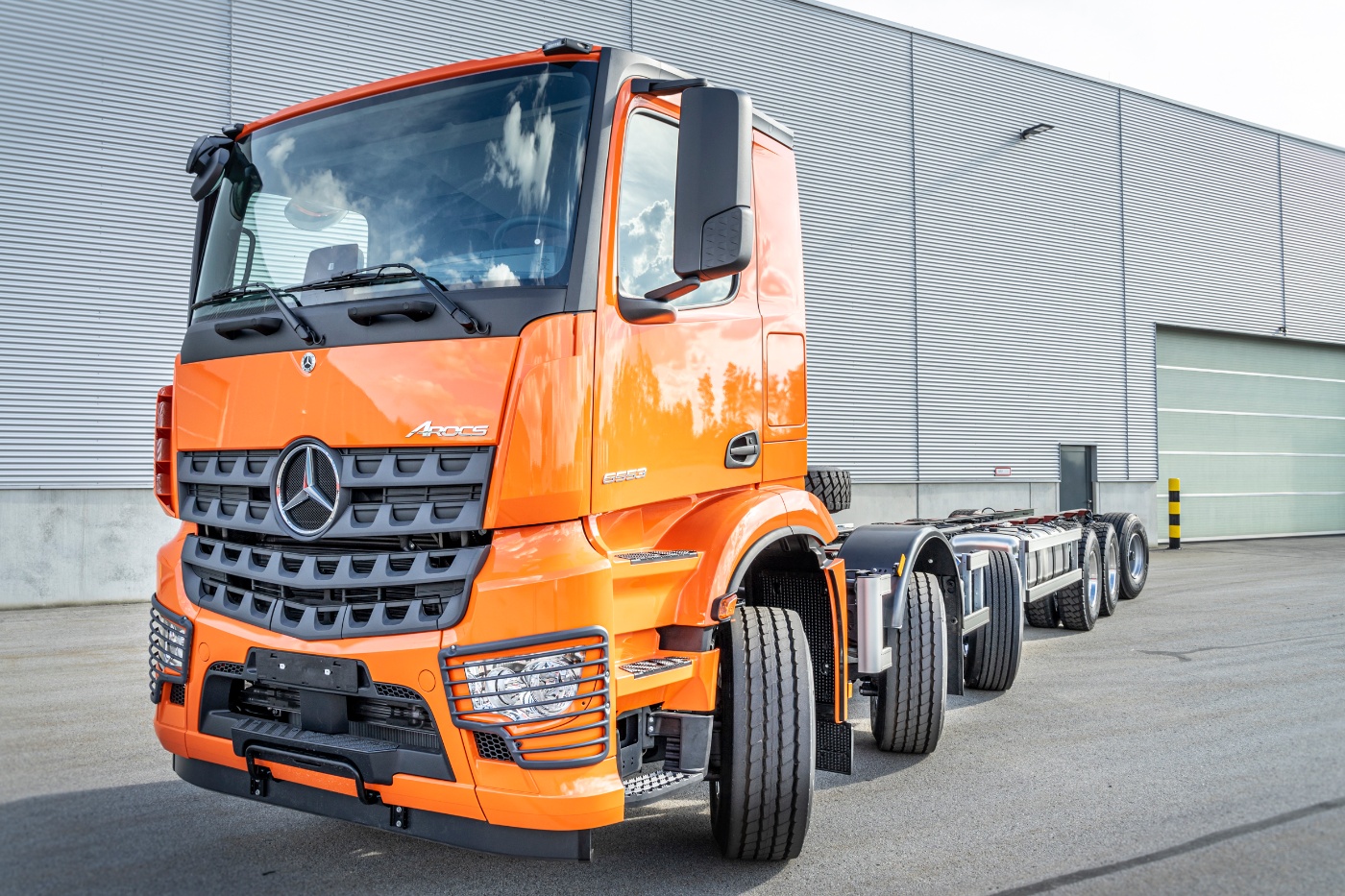 Paul Sonderfahrzeugbau: Umbau eines MB Arocs 4153 8x4/4 auf Arocs 12 x 4/8 