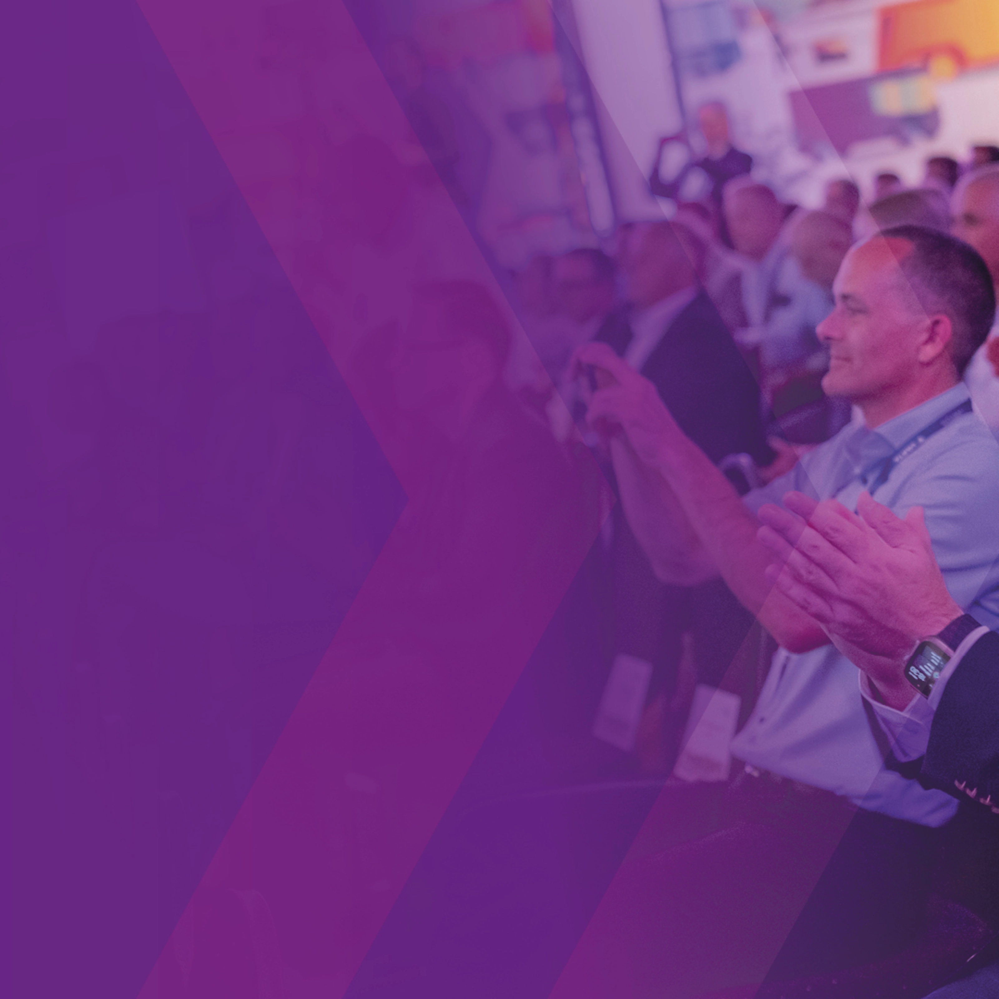 Publikum applaudiert bei der IAA Transportation Konferenz