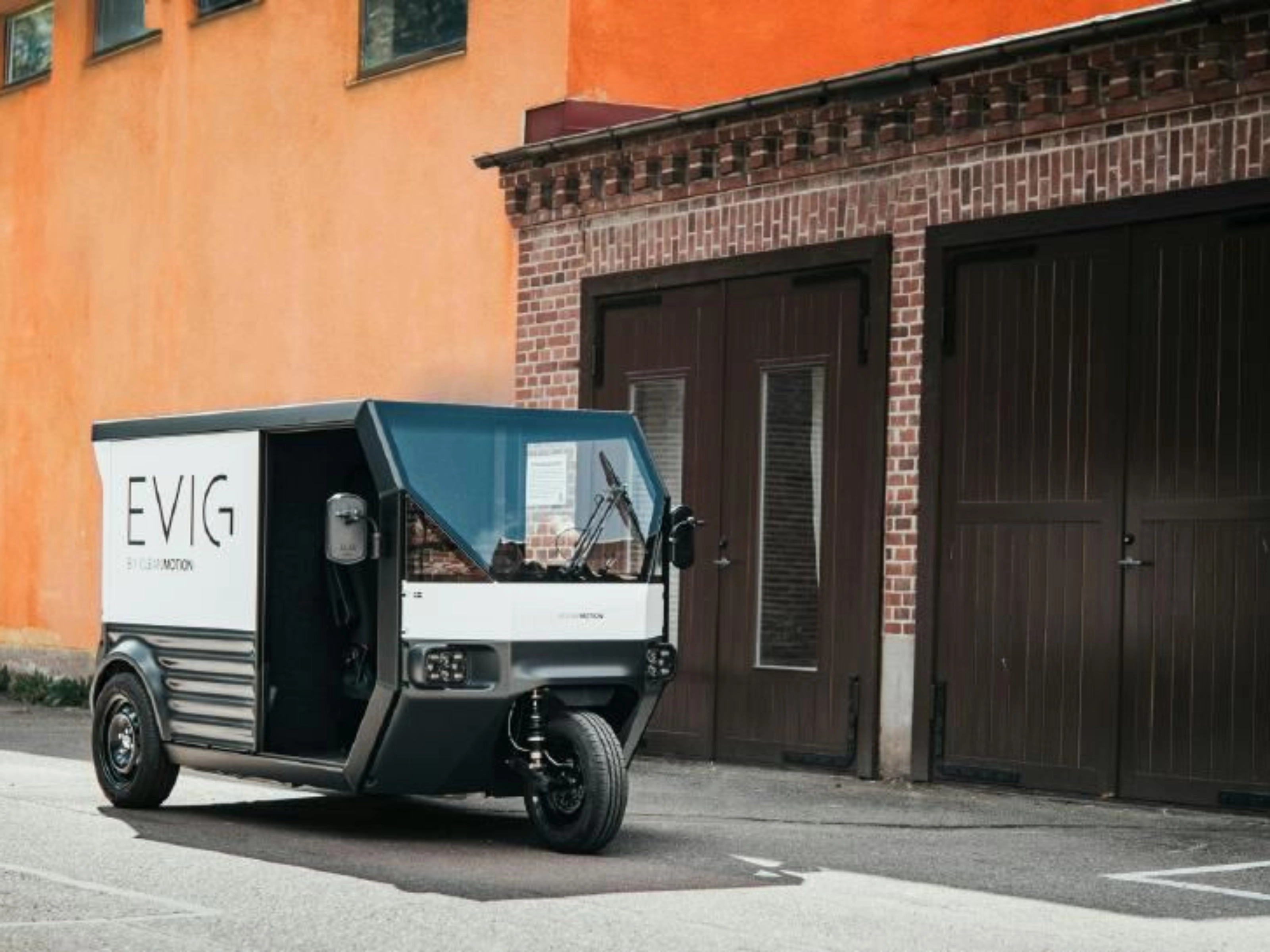 CleanMotion EVIG electric cargo vehicle parked beside a building.