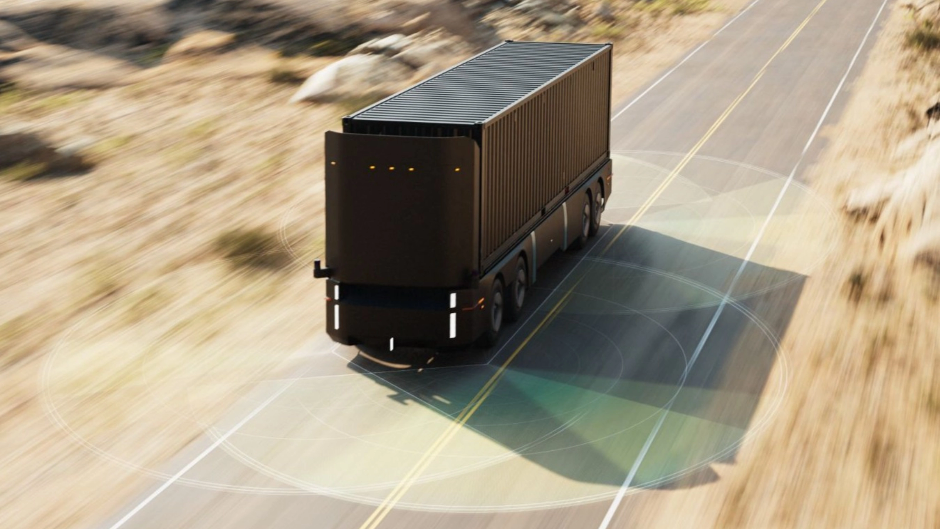 Autonomer Elektro-Lkw fährt auf einer Landstraße.