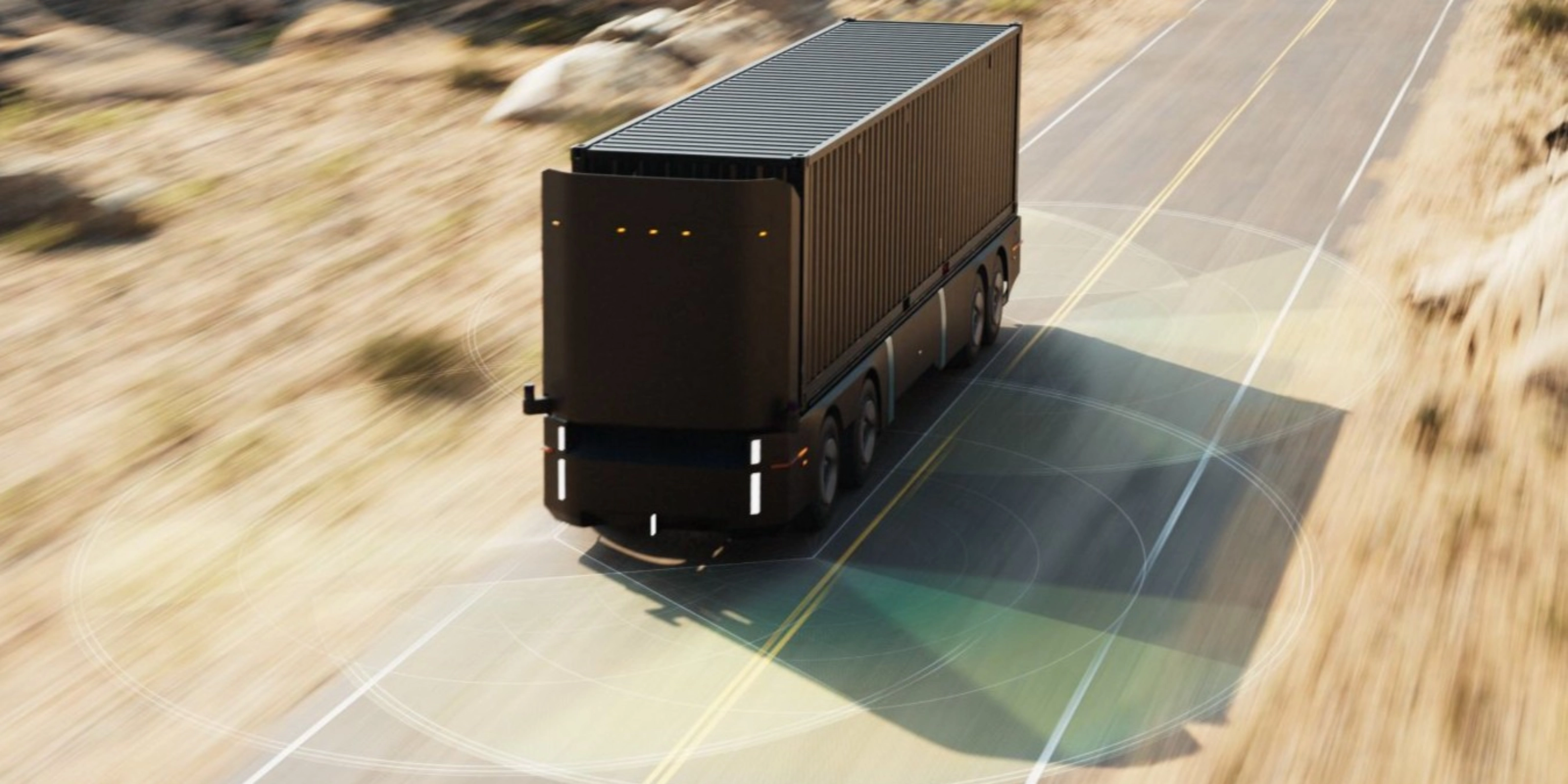 Autonomer Elektro-Lkw fährt auf einer Landstraße.
