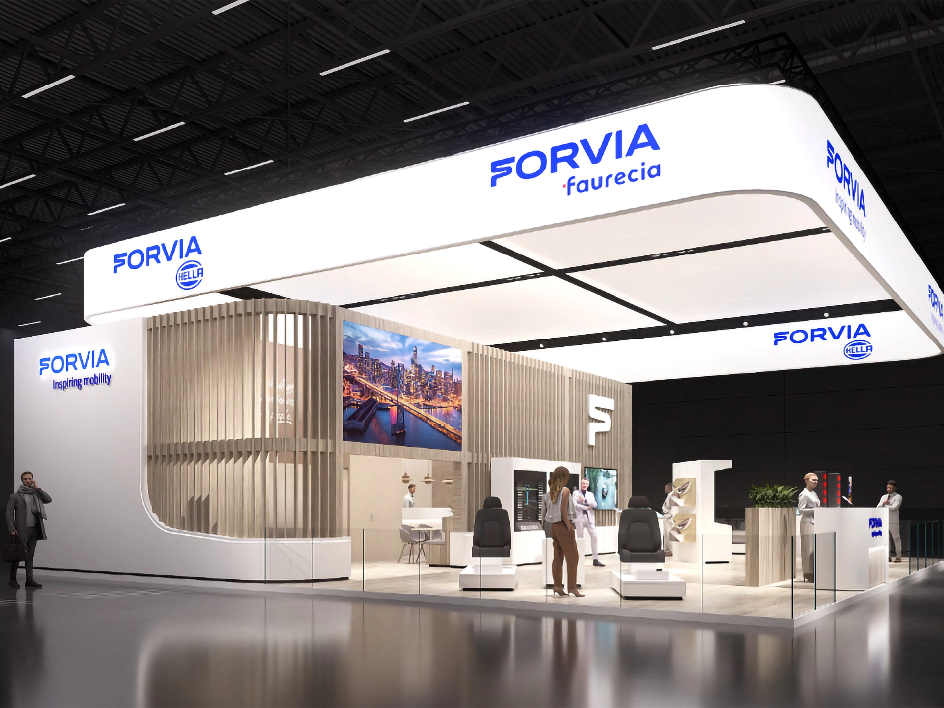 FORVIA-Messestand mit Ausstellungsflächen und Besprechungsbereichen.