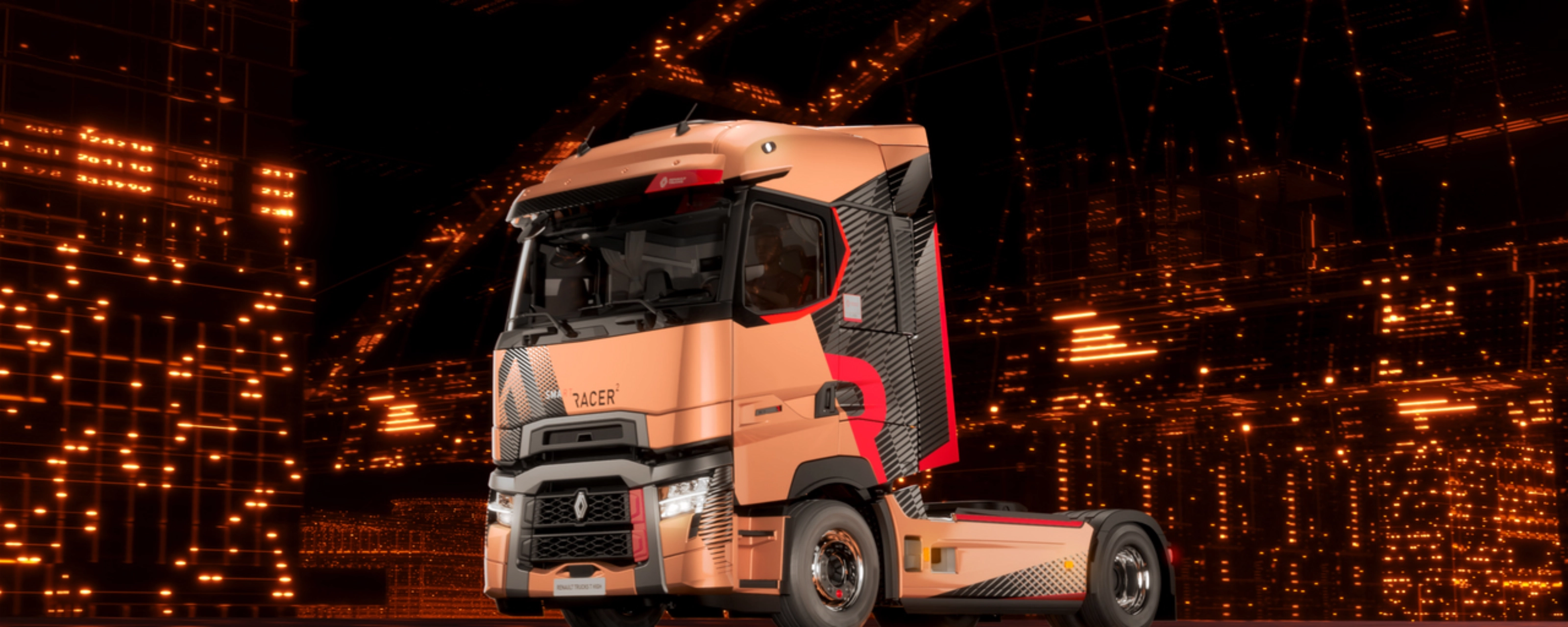 Renault Trucks T High Sattelzugmaschine fährt nachts durch eine Stadt.
