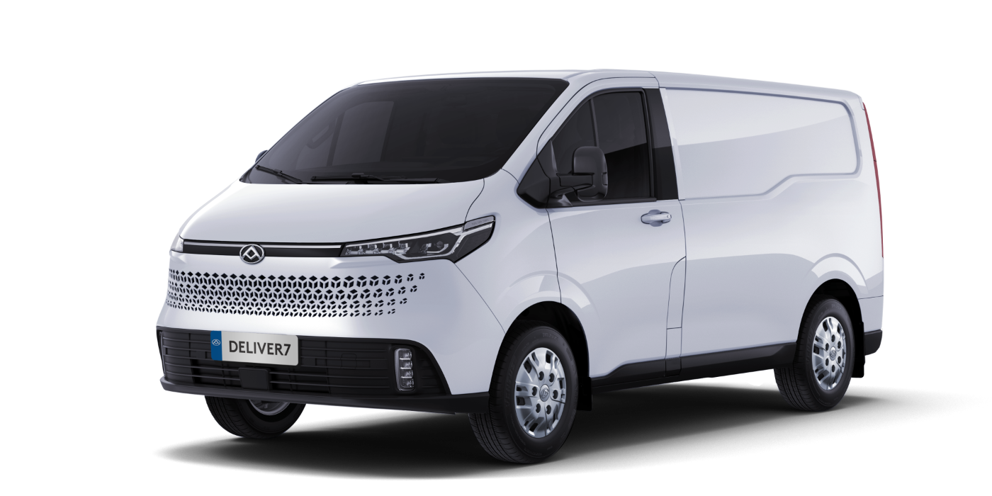 Weißer MAXUS Lieferwagen in Front- und Seitenansicht.